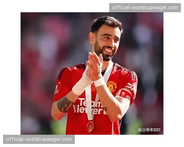 官宣：曼联中场B费与俱乐部续约至2030年