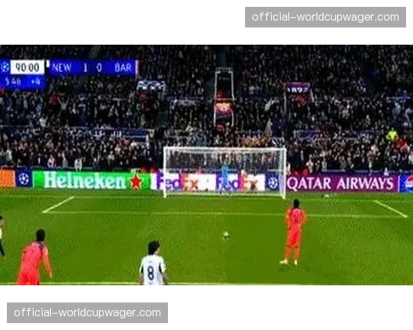 特写：亚马尔边路突破制造点球，随后亲自主罚命中