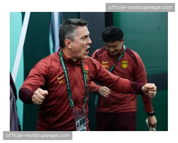 终场哨响，巴黎球员低头离场，六连胜纪录就此终结